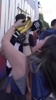 这啥操作😐??DAZN女记者让佩德里在香蕉上为其签名